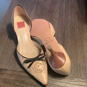 Oscar De La  Renta Kitten Heels. Used New Sole/Heel Tip. Beige